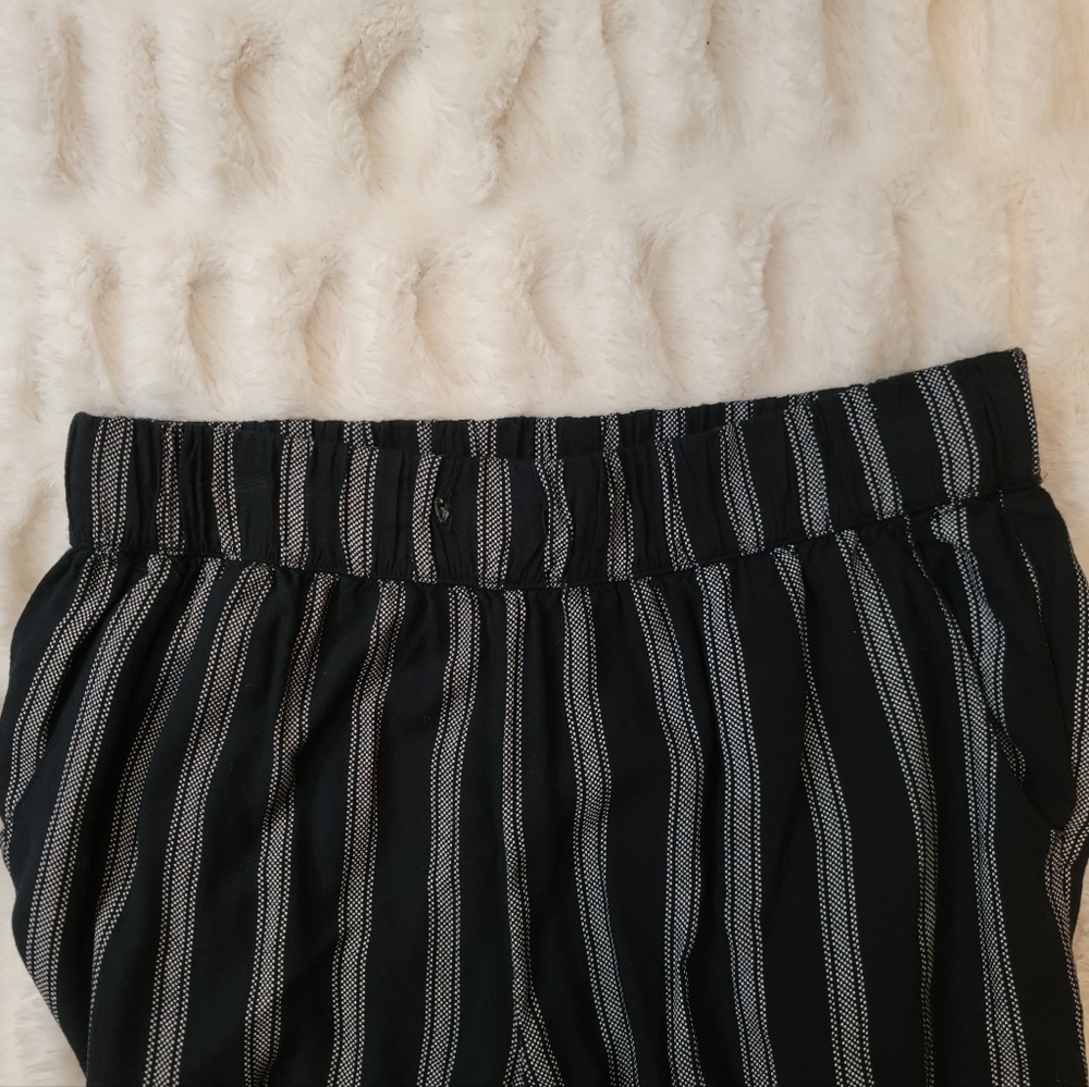 American Eagle Black & Grey Striped Pants - Picture 4 of 7